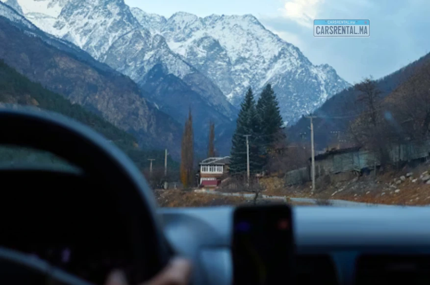 Scena di viaggio in Marocco dopo aver letto la guida