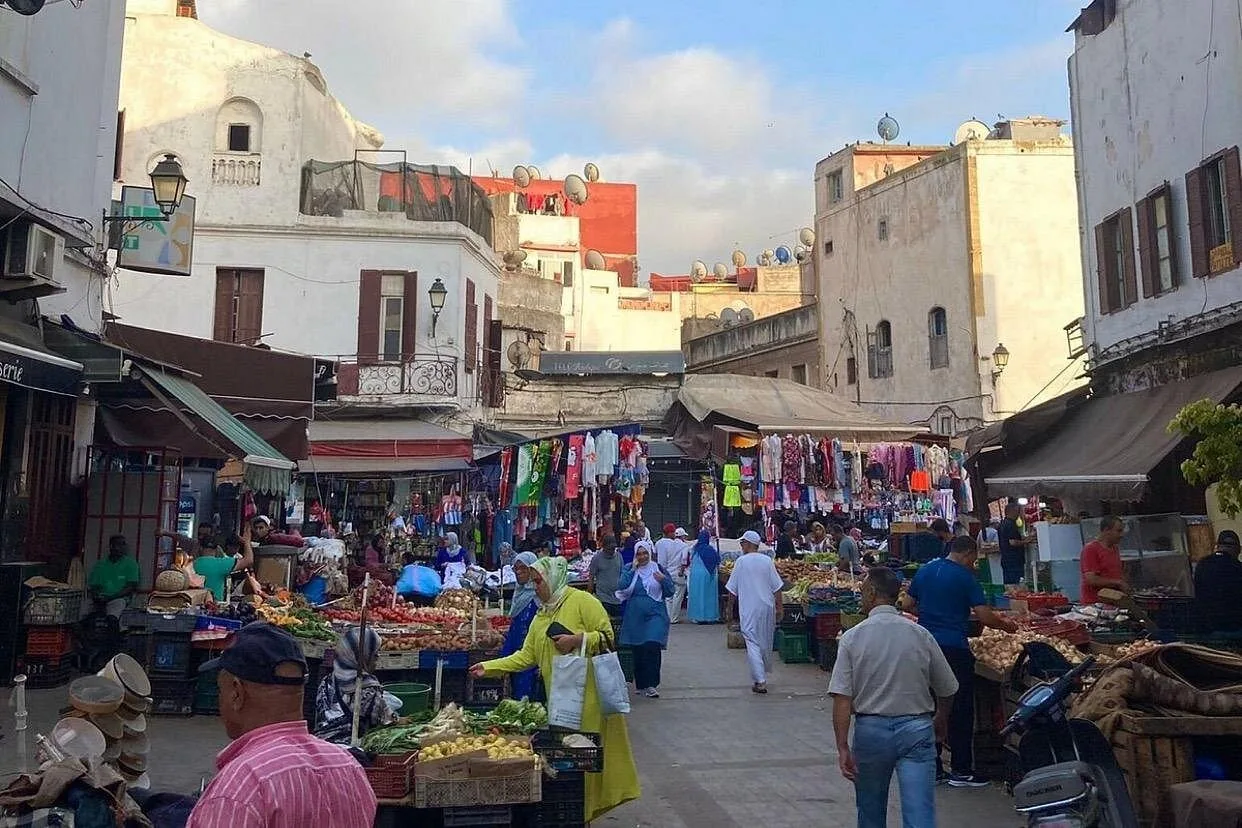 Calle de mercado dentro de la Medina Antigua de Casablanca